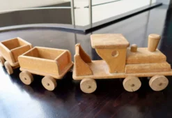 Train en bois ancien jouet Bertin locomotive et wagons