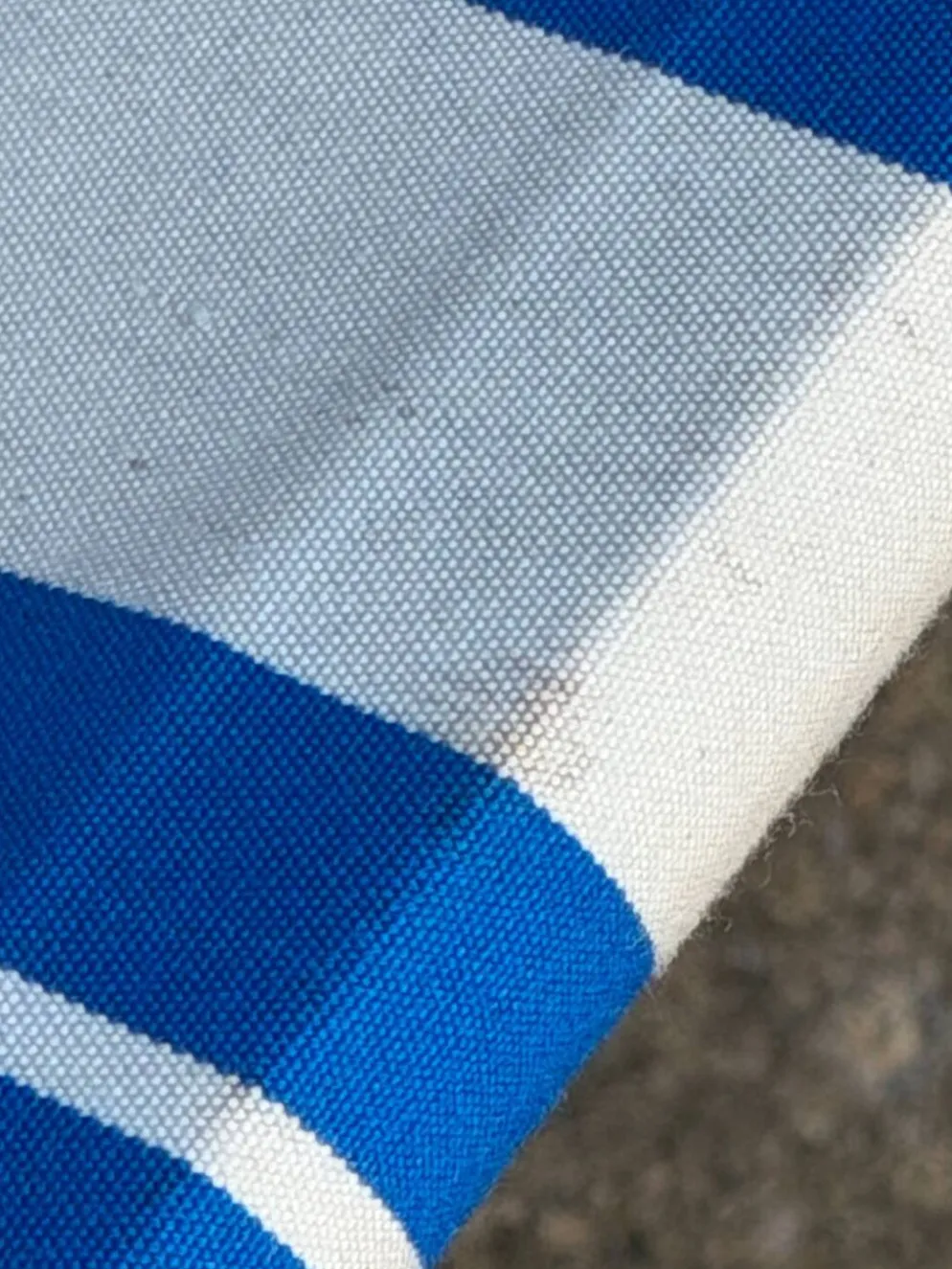 Transat chilienne ancienne toile rayée bleu & jaune patine d’origine