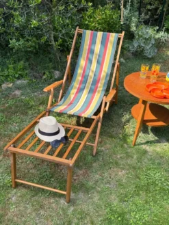 Transat/ chilienne vintage en bois avec repose-pieds — Années 60