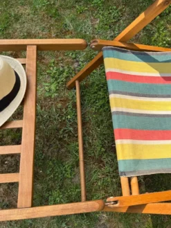 Transat/ chilienne vintage en bois avec repose-pieds — Années 60