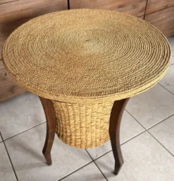 Travailleuse vintage tripode en osier et bois, esprit années 60