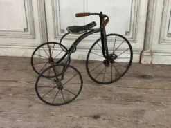 Tricycle d’enfants en fer forgé, vers 1900