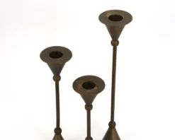 Trio de bougeoirs en laiton de Christian de Beaumont, années 70