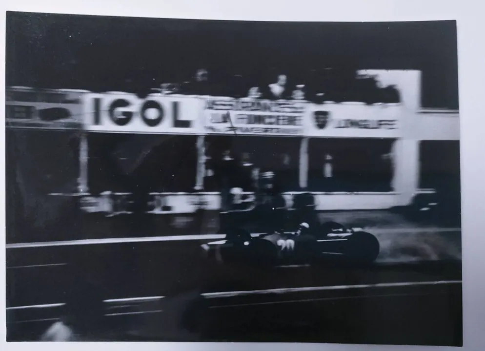 trois photographies 24h du mans argentique années 60