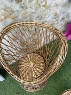 Très bel ensemble en rotin vintage: 4 fauteuils et une table(75/57cm).