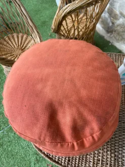 Très bel ensemble en rotin vintage: 4 fauteuils et une table(75/57cm).