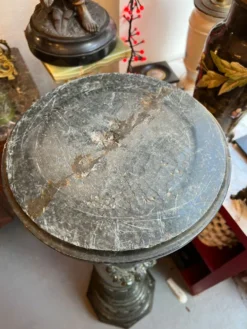 Très belle et ancienne colonne en marbre de couleur vert, datant du XIXe siècle