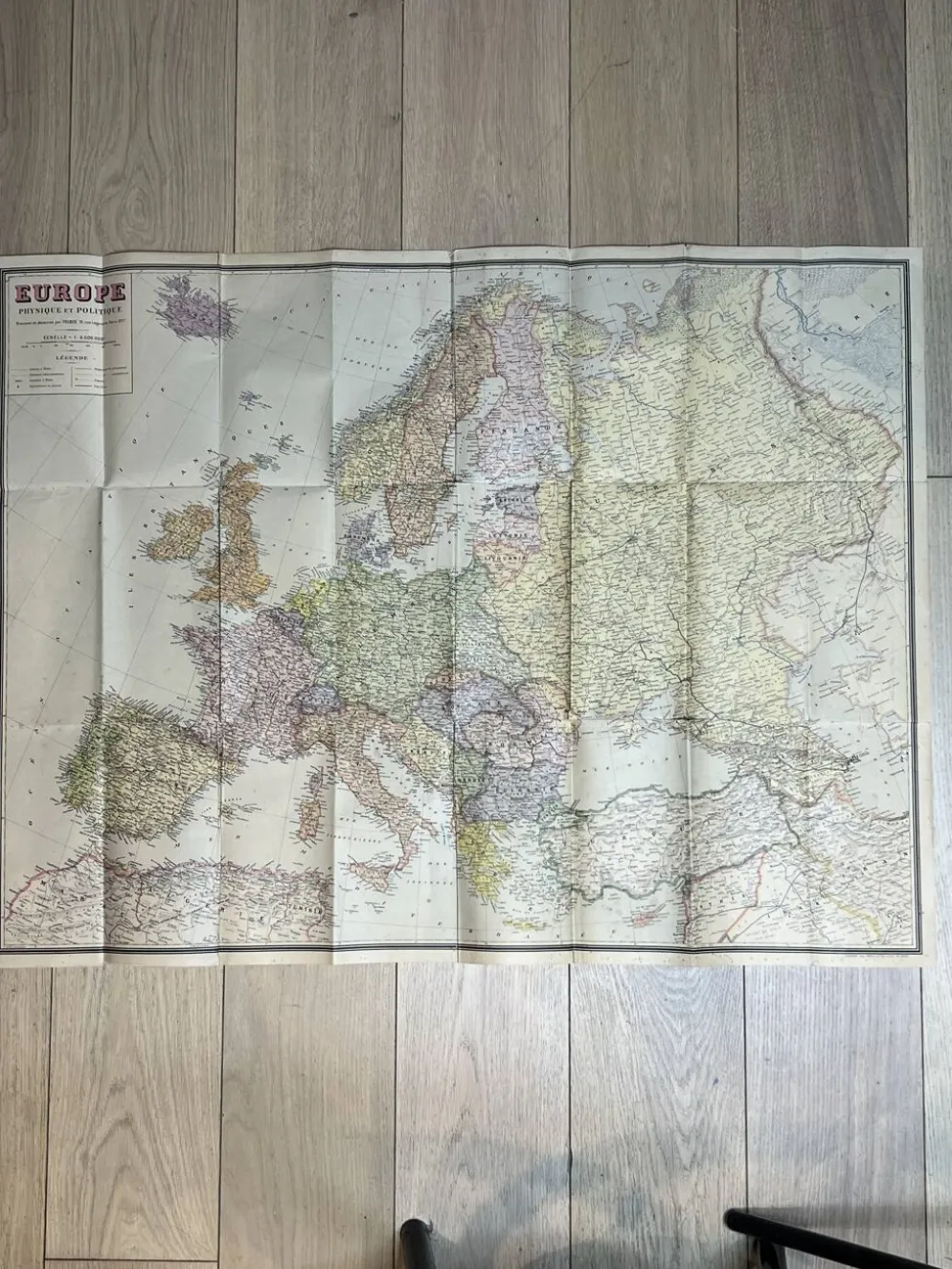 Très grande carte 93x73 : Europe Physique et Politique, imprimée par L