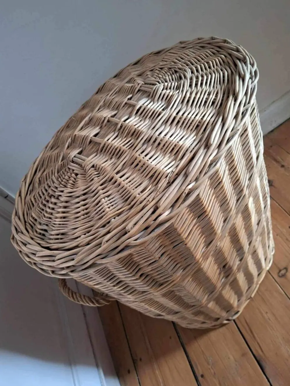 Très grand panier vintage en rotin, décoration rétro osier