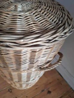 Très grand panier vintage en rotin, décoration rétro osier