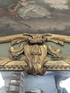 Trumeau Louis XV en bois laqué vert à scène galante