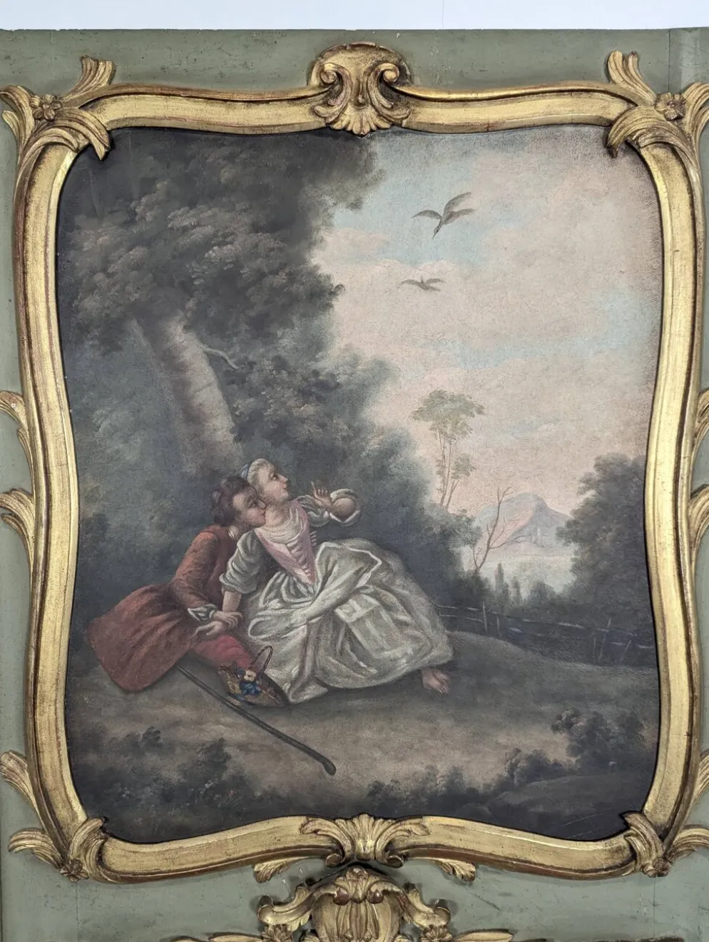Trumeau Louis XV en bois laqué vert à scène galante