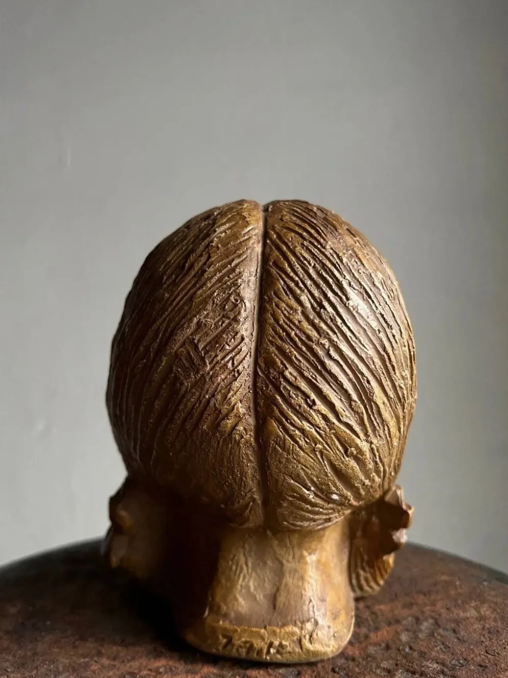 Tête de jeune fille en grès, sculpture | Pays-Bas | Années 1970