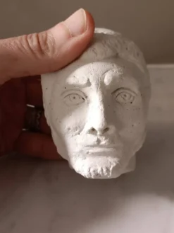 Tête d'homme en plâtre