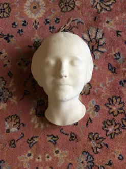 Tête en plâtre