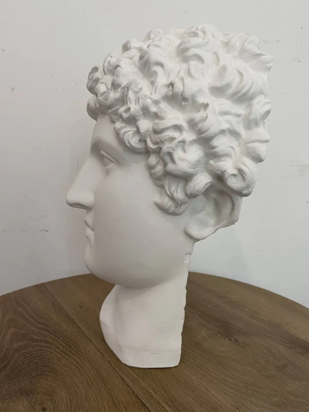 Tête grecque en plâtre blanc ciré