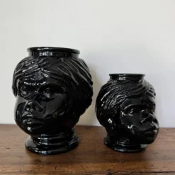 2 têtes en verre représentant des Maures