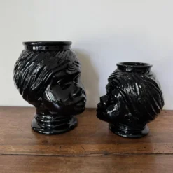 2 têtes en verre représentant des Maures