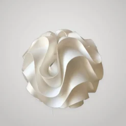 Tulipe de suspension Le Klint modèle 172 (boule de 40 cm de diamètre).