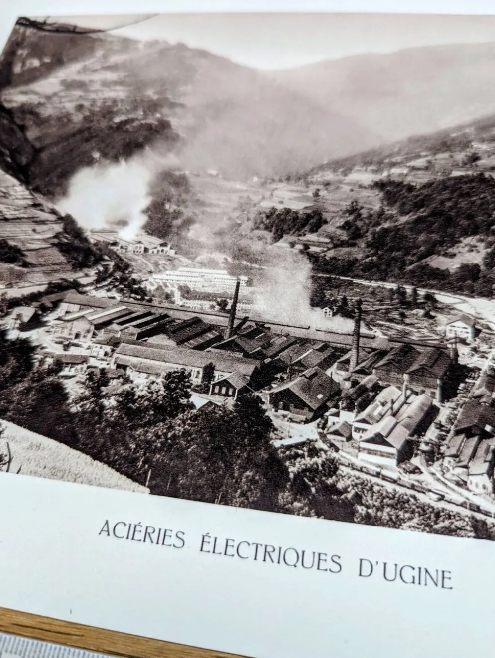 Ugine, Savoie. Planche photo imprimée en 1942.