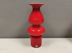 Un vase Carnaby extrêmement rare de couleur rouge corail par Per Lütken 1968.