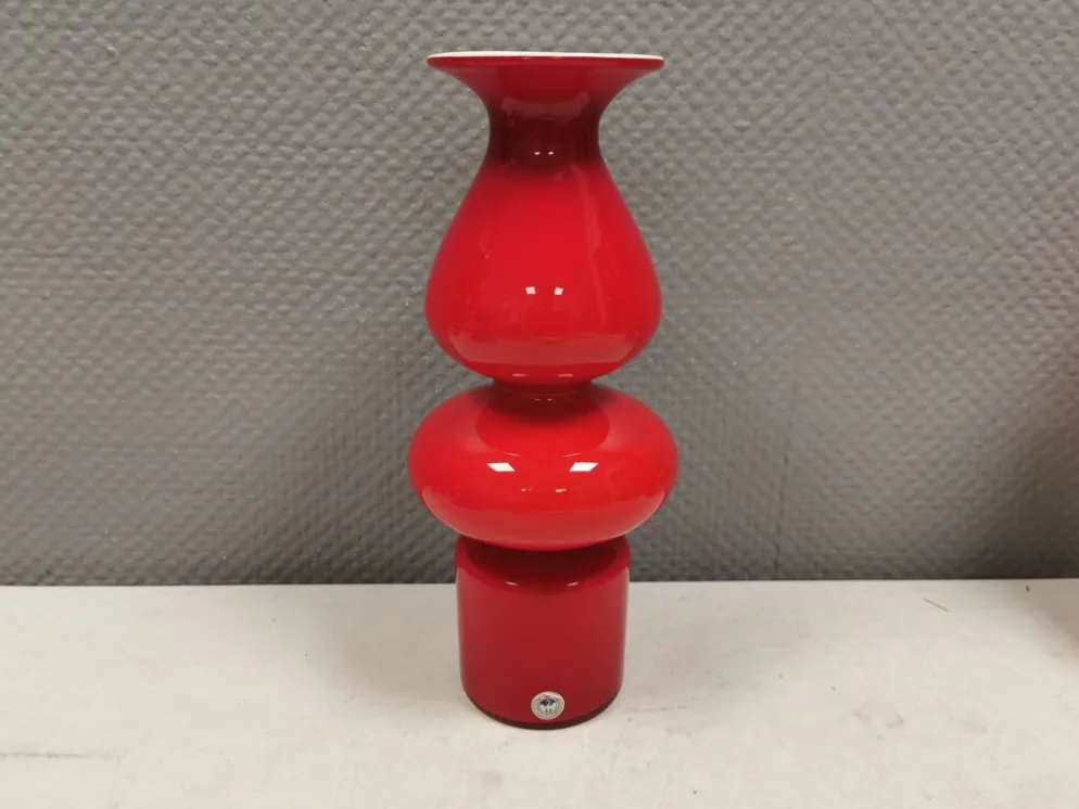 Un vase Carnaby extrêmement rare de couleur rouge corail par Per Lütken 1968.