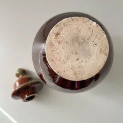 Urne à anses torsadées