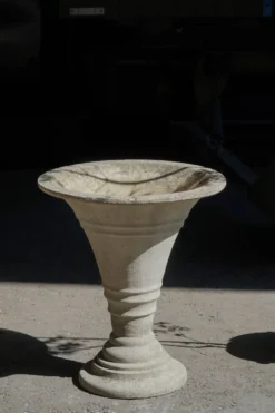 Urne / jardinière en béton moulé, milieu du 20e siècle, Scandinavie, années 1970