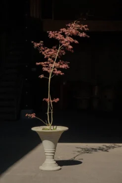 Urne / jardinière en béton moulé, milieu du 20e siècle, Scandinavie, années 1970