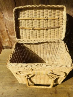 Valisette en rotin vintage