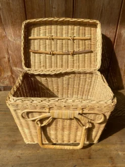 Valisette en rotin vintage