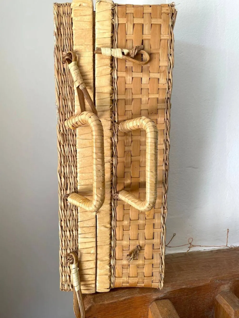 Valise vintage en osier, rotin