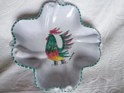 Vallauris - Coupe au COQ stylisé polychrome - Grès - Plat quadrilobé