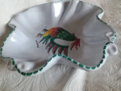 Vallauris - Coupe au COQ stylisé polychrome - Grès - Plat quadrilobé