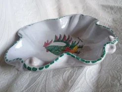 Vallauris - Coupe au COQ stylisé polychrome - Grès - Plat quadrilobé