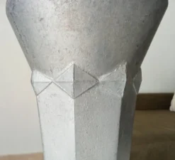 Vase ancien Art déco en fonte d'aluminium
