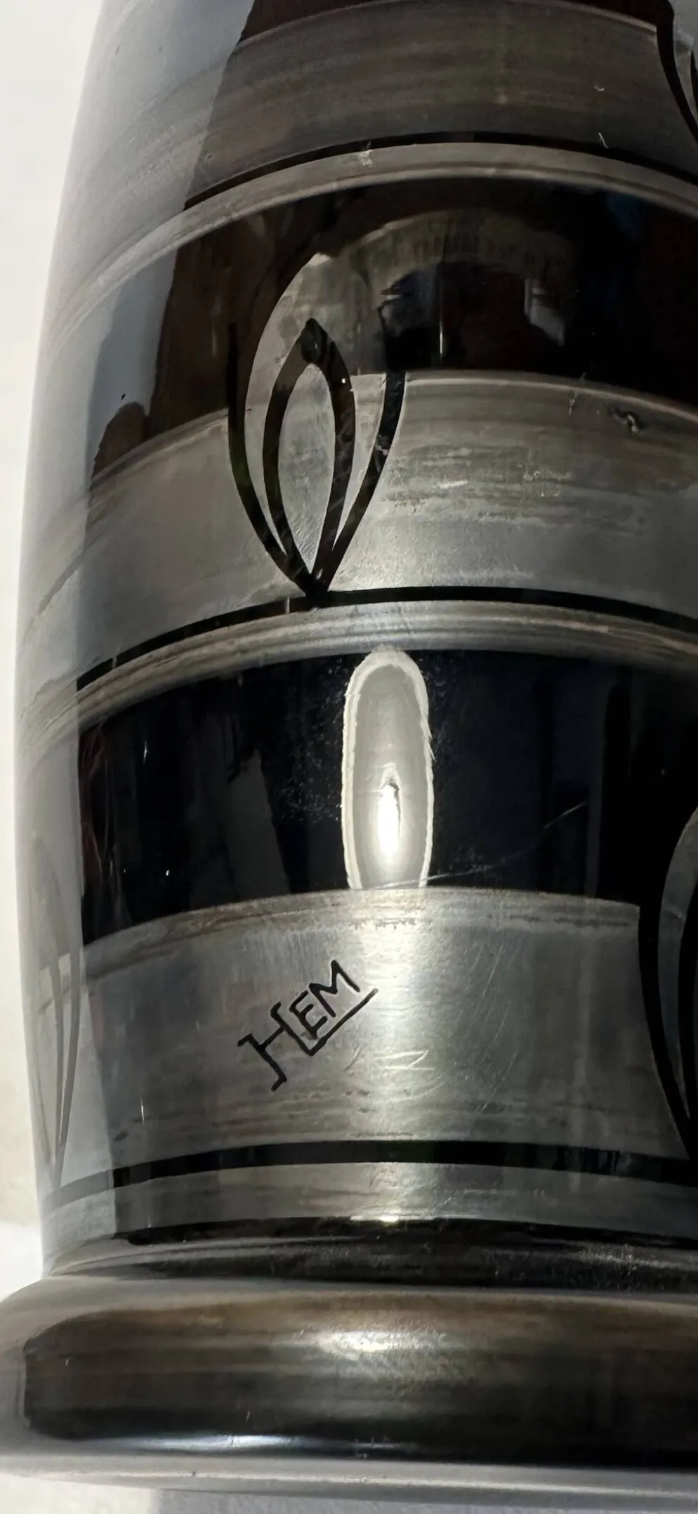 Vase art déco en verre noir et argent signé hem années 30