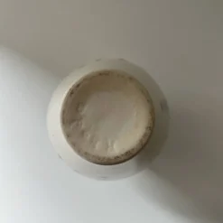 Vase aux coulures bleutées