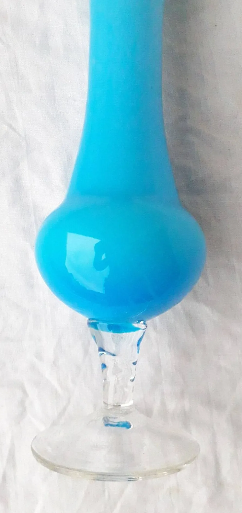 Vase bleu en opaline