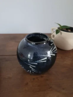 Vase boule en grès vernissé