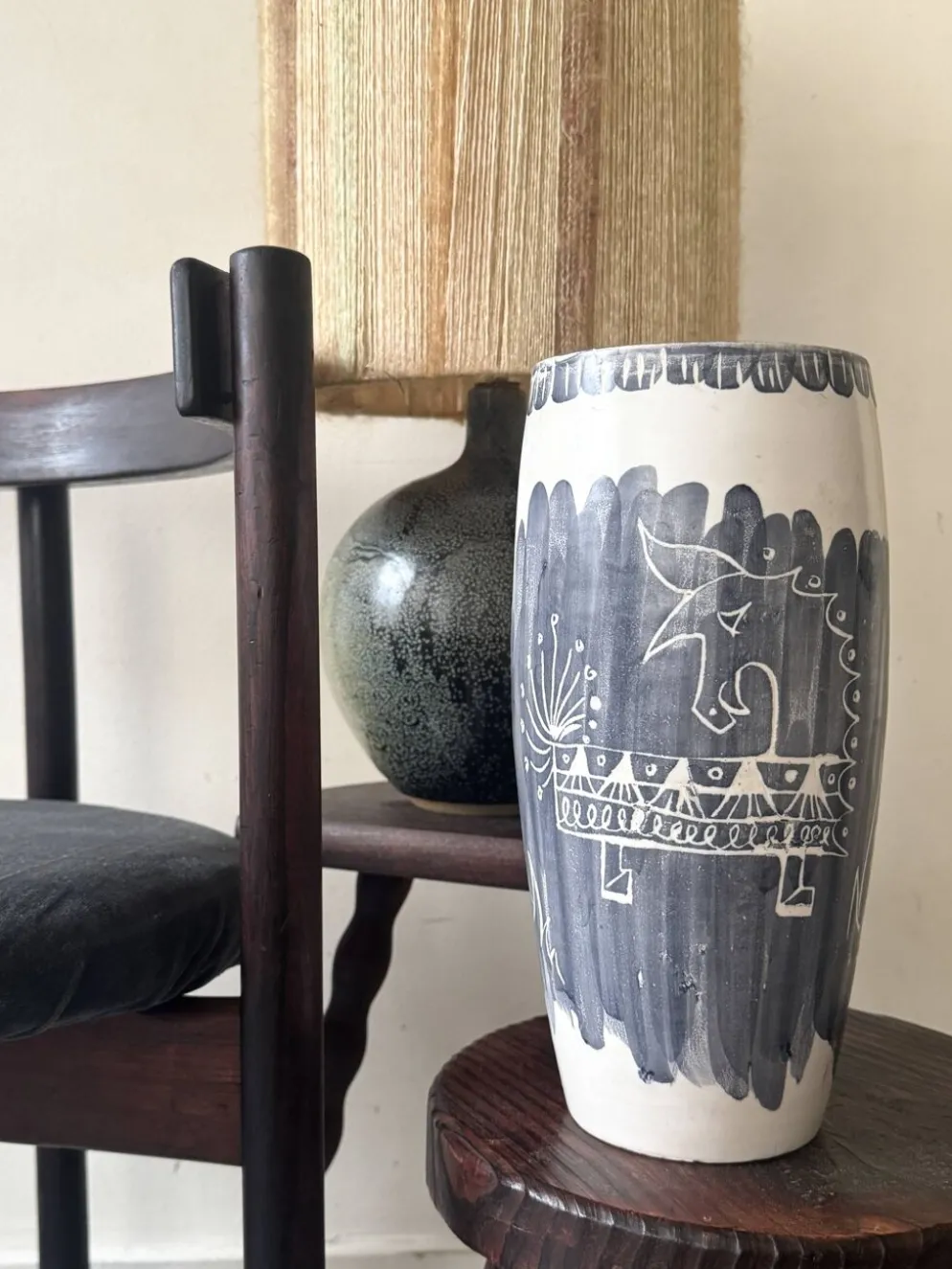Vase dans le goût de Picasso, Atelier Cerenne à décor taureau stylisé, Vallauris 1950