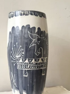 Vase dans le goût de Picasso, Atelier Cerenne à décor taureau stylisé, Vallauris 1950