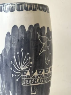 Vase dans le goût de Picasso, Atelier Cerenne à décor taureau stylisé, Vallauris 1950