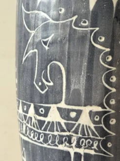 Vase dans le goût de Picasso, Atelier Cerenne à décor taureau stylisé, Vallauris 1950