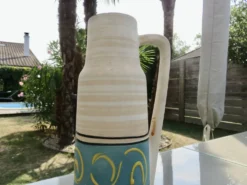Vase en céramique avec anse 