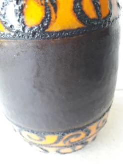 Vase en céramique orange et marron