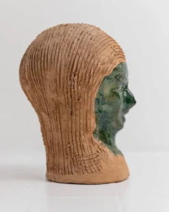 Vase en céramique vintage des années 1980, forme de tête sculpturale avec visage émaillé vert, objet d’art en terre cuite