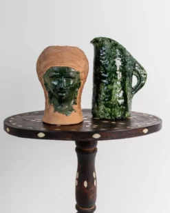 Vase en céramique vintage des années 1980, forme de tête sculpturale avec visage émaillé vert, objet d’art en terre cuite