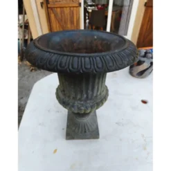 Vase en fonte 19ème 