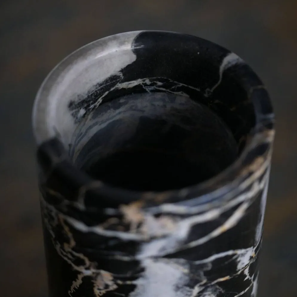 Vase en marbre Portoro noir et doré par Angelo Mangiarotti pour Skipper, années 70.